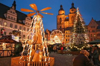Christmas market lights and Reformation history; copyright: Lutherstadt Wittenberg Marketing GmbH 