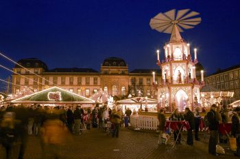 A sight to behold: the Darmstadt Christmas pyramid; copyright: Tourismusmarketing Darmstadt 