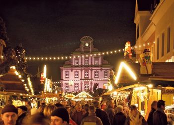 The Christmas and New Year?s market in front of the Old Mint; copyright: Tourist-Information, Speyer 