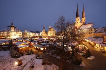 A pretty and romantic Christmas scene; copyright: Wallfahrts- und Verkehrsbüro Altötting 