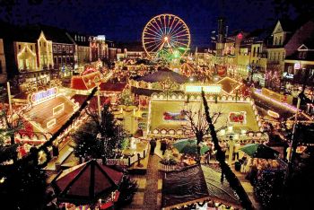 A sea of Christmas lights in Aurich ; copyright: Verkehrsverein Aurich/Ostfriesland e. V. 