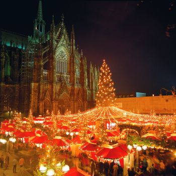 Christmas market outside Cologne Cathedral; copyright: KölnTourismus 