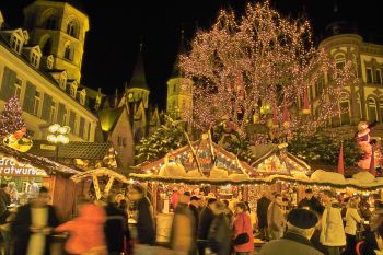 A festive glow in the city centre during Advent; copyright: Stadtverwaltung Kaiserslautern 