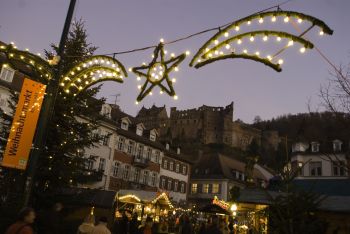 Christmas festivities beneath Heidelberg's famous castle; copyright: Heidelberger Kongress und Tourismus GmbH 