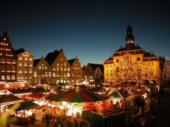 A historical setting for a Christmas market; copyright: Lüneburg Marketing GmbH 