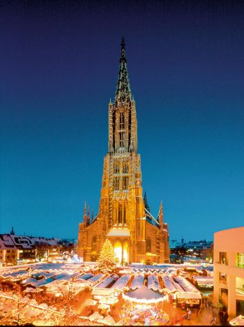 Christmas magic overlooked by the Minster; copyright: Ulm/Neu-Ulm Touristik GmbH 