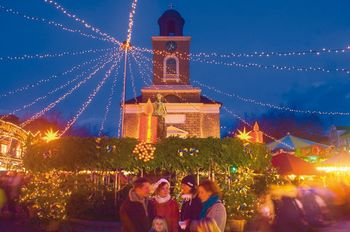 Discover the magic of Husum Christmas market; copyright: Tourismus und Stadtmarketing Husum GmbH  