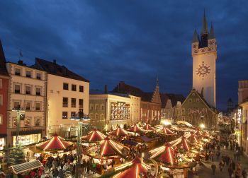 The pretty little Christmas market in Straubing; copyright: Straubinger Ausstellungs- und Veranstaltungs GmbH / Foto Bernhard 