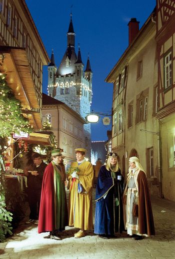 Historical costumes bring Christmas to life; copyright: Tourist-Information , Bad Wimpfen 