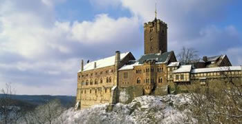 Eisenach: Wartburg on snowy mountain