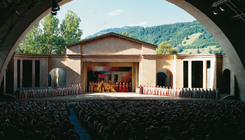 The large open-air stage with choir, � Passionsspiele Oberammergau 2000