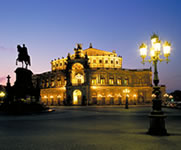 Dresden: Semper-Opera, at night