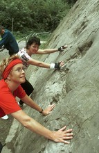 On the trail of dinosaurs in the rock wall at Bad Essen