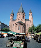 Mainz Cathedral with market stalls in the foreground