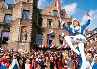 Crowds of carnival-goers in front of the town hall