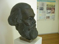 Trier Bust of Karl Marx, copyright Christian Millen, Tourist Information Trier