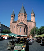 Mainz Cathedral and market square, copyright Hans Peter Merten