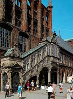 Lübeck Pedestrian precinct outside the town hall, copyright Lübeck und Travemünde Tourist-Service GmbH